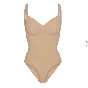 SKIMS BODYSUITS SEAMLESS SCULPT BRIEF BODYSUIT BEIGE CLAY SMALL